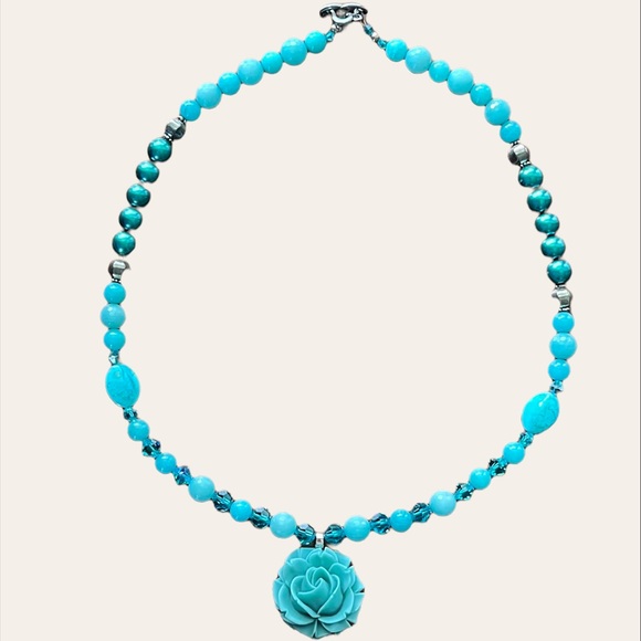 Handmade teal necklace with rose pendant. - Picture 4 of 4